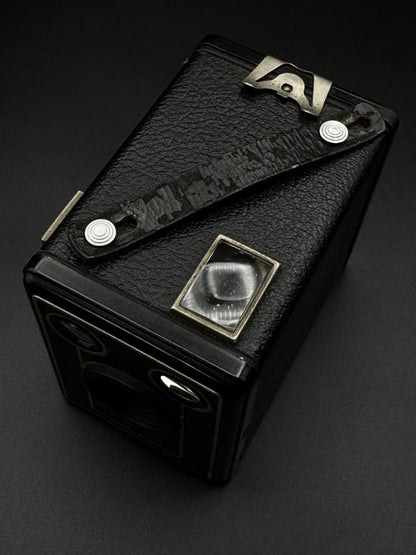 Working Kodak Brownie Six-20 Model D Vintage Film Camera with Case