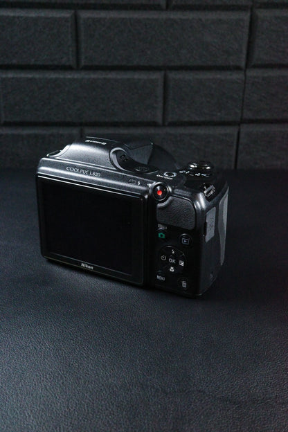 Nikon Coolpix L820 Digital Bridge Camera 16.1MP 30x Optical Zoom - Fully Working