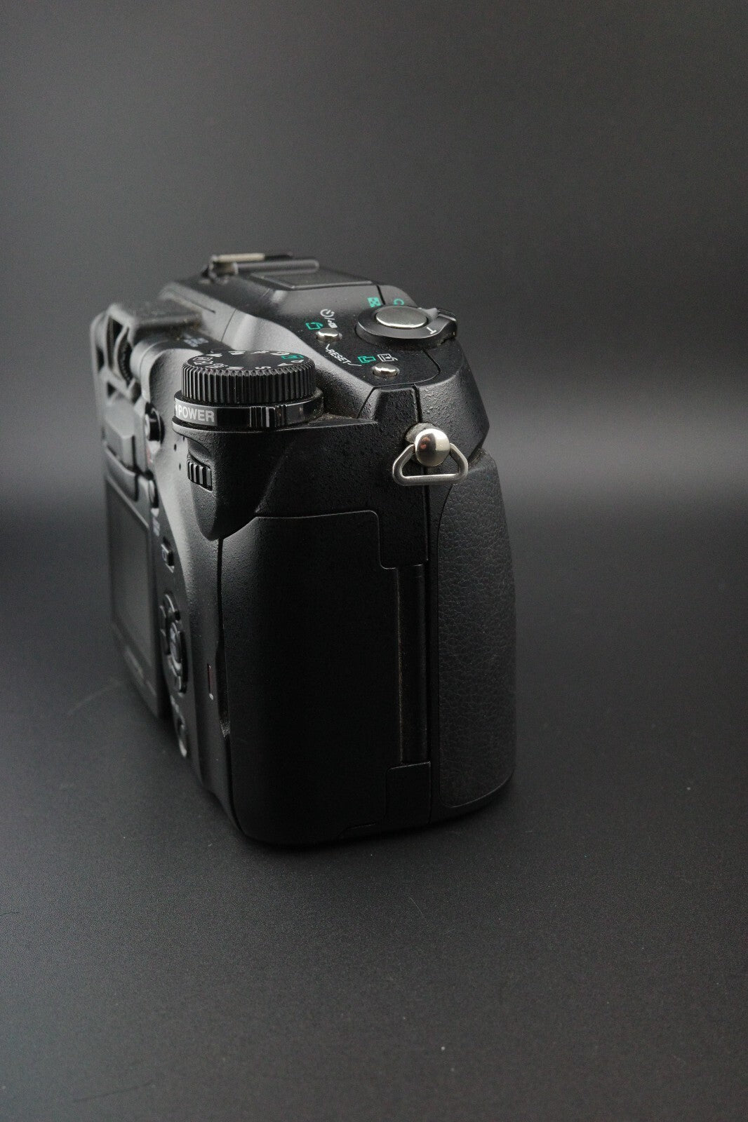 Olympus C-5060 Wide Zoom 5.1MP Camera + 512MB CF Card, New Battery and Bag