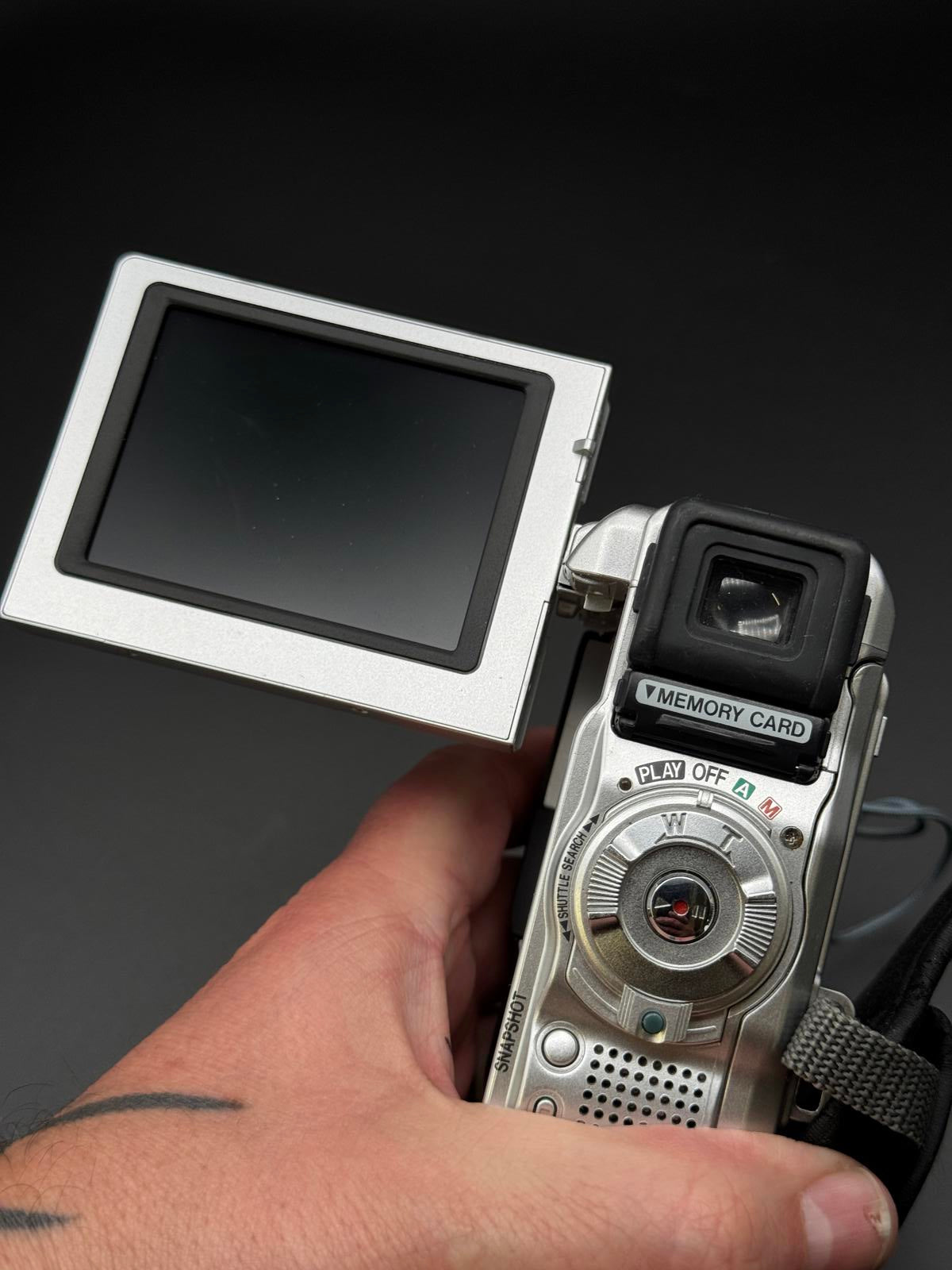 JVC GR-DX95EK Handheld MiniDV Camcorder Silver - Untested