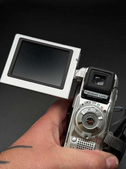 JVC GR-DX95EK Handheld MiniDV Camcorder Silver - Untested