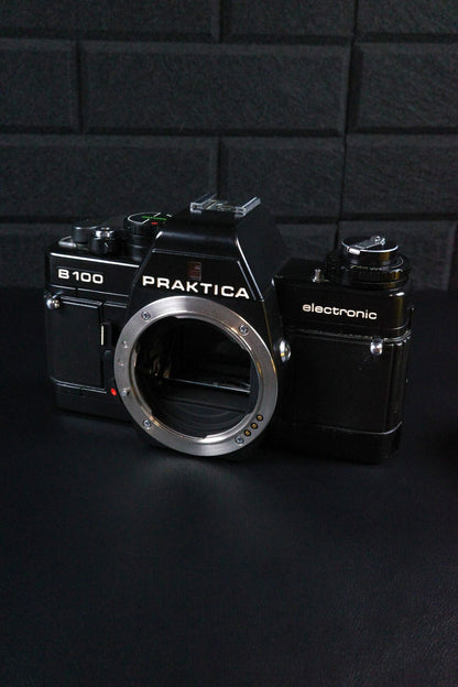 Praktica B200 Electronic 35mm Film Camera + Pentacon 50mm f2.4 Lens - Working