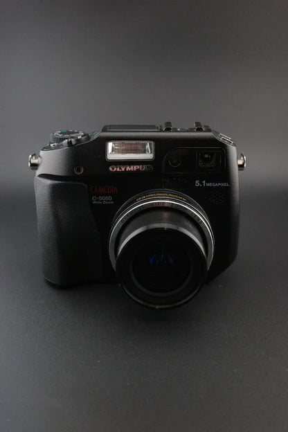 Olympus Camedia C5060 5.1MP Digital Camera + 2GB Lexar Pro CF Card & New Battery