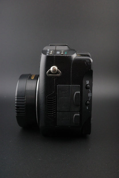 Olympus C-5060 Wide Zoom 5.1MP Digital Camera, 1GB Lexar CF Card & Bag - Working