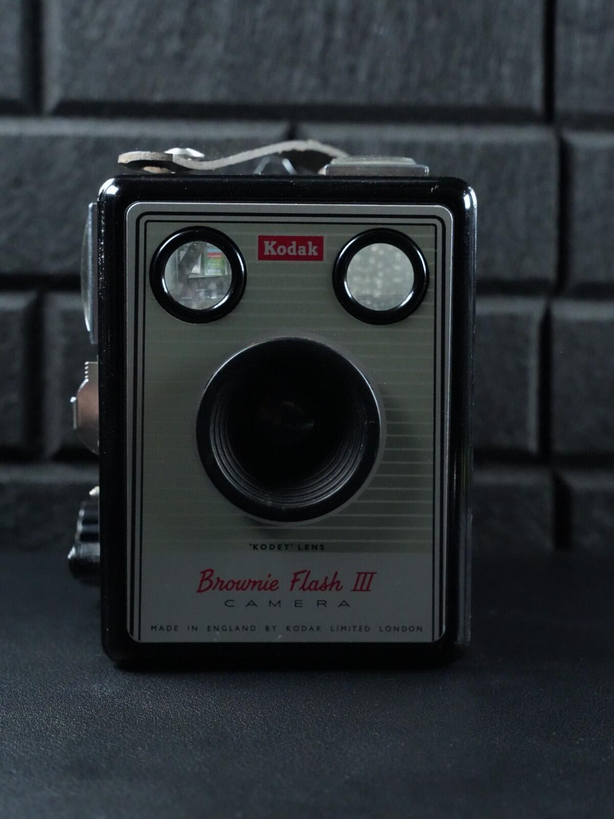 Kodak Brownie Flash III Vintage 1950's 127 Film Box Camera + Case - Working W541