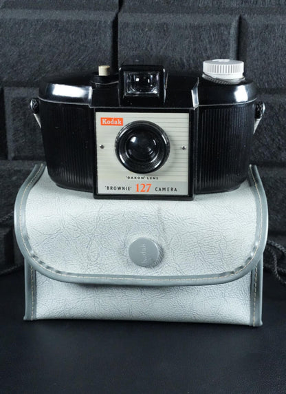 Kodak Brownie 127 Vintage 1950s 127 Film Camera + Case - Tested & Working (Z533)