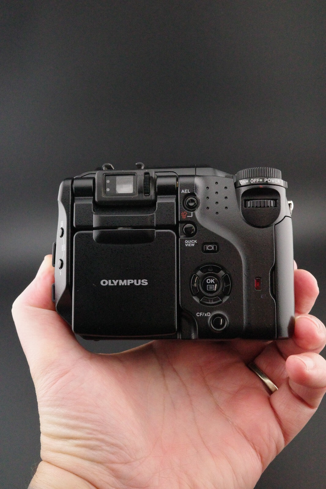 Olympus CAMEDIA C-5060 Retro 5.1MP Flip Screen Digital Camera + Card - Working