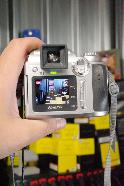 Fujifilm Finepix S304 3.2mp Digital Zoom Camera + XD Card & Batteries - Working