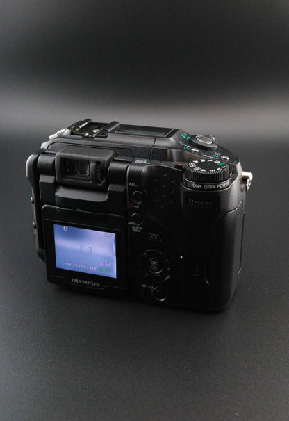 Olympus Camedia C-5060 Digital Camera 5.1MP + Card, Battery + Charger - Working