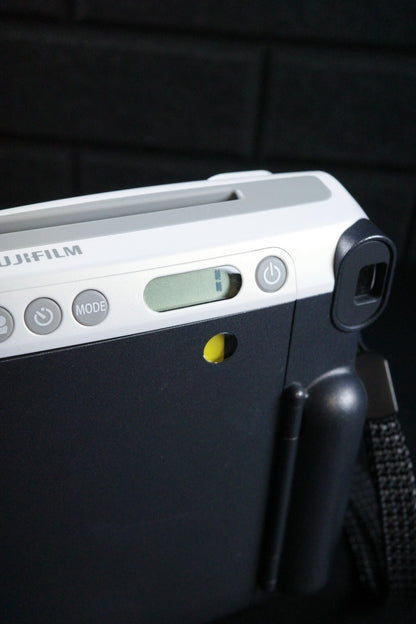 Working Fujifilm Instax Mini 70 Moon White Instant Film Camera + Film/Batteries