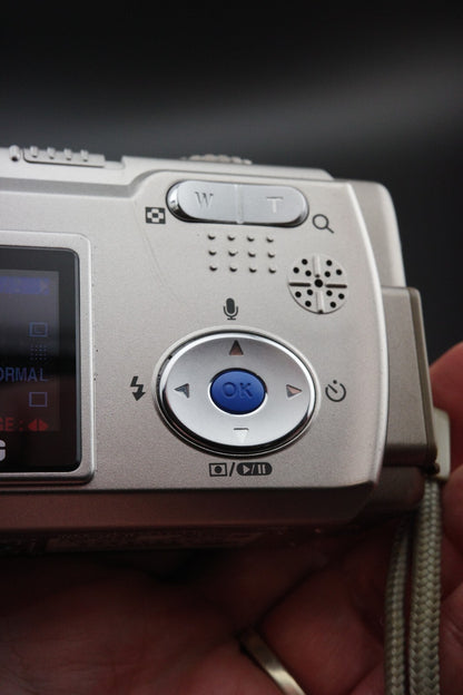 Vintage Samsung Digimax 420 4MP Compact Digital Zoom Camera - Tested & Working