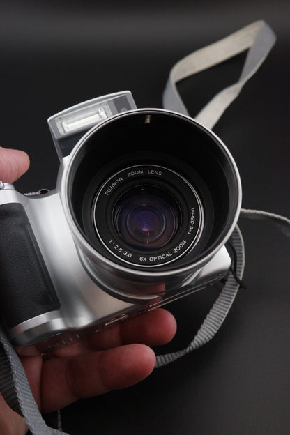 Fujifilm Finepix S304 3.2mp Digital Zoom Camera + XD Card & Batteries - Working