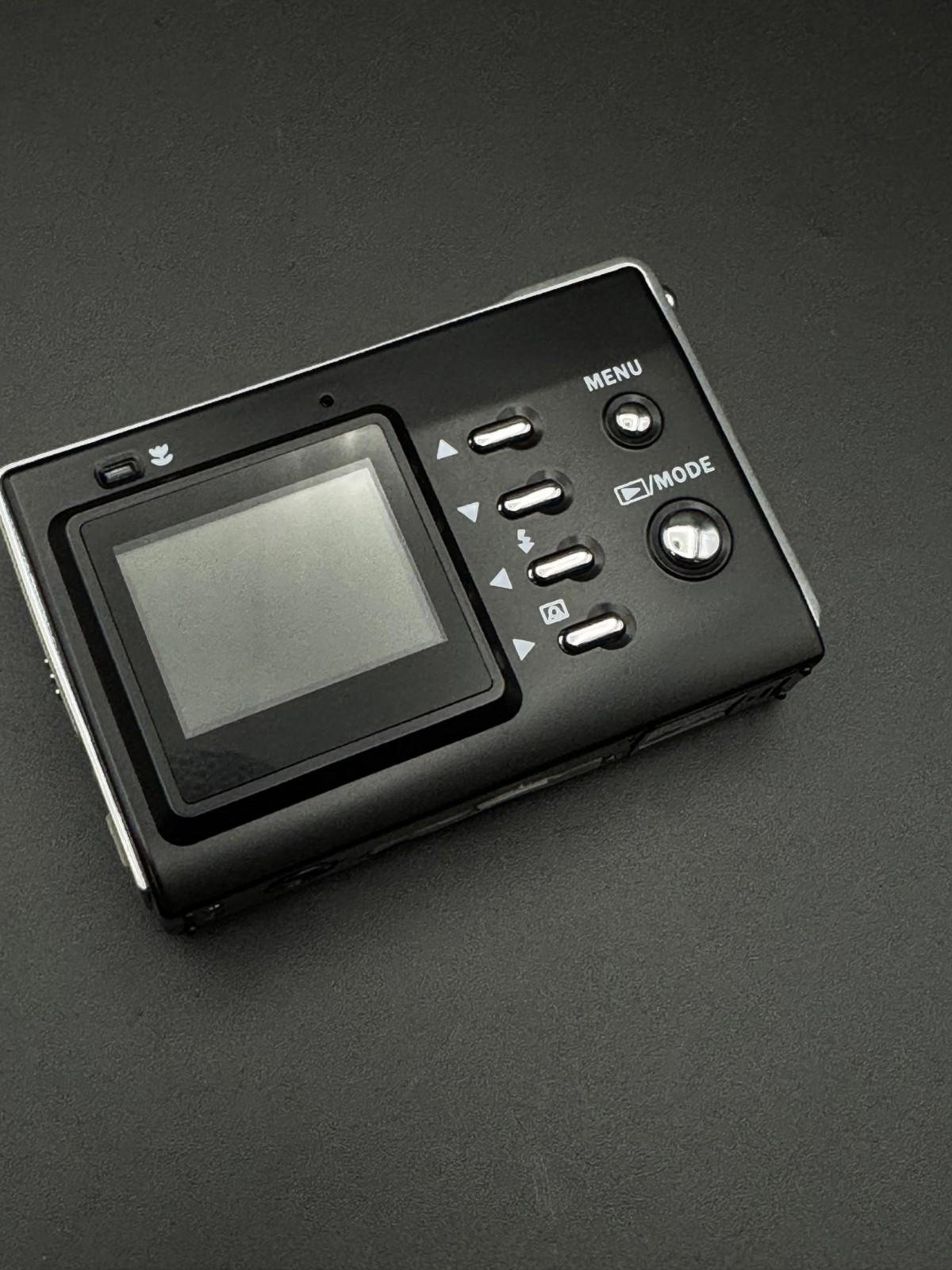 Vivitar Vivicam 3188 3.1MP Compact Digital Camera + Batteries - Boxed & Working