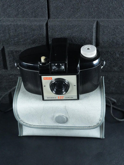 Kodak Brownie 127 Vintage 1950s 127 Film Camera + Case - Tested & Working (Z533)