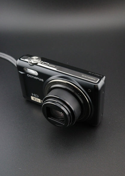 Olympus D-720 14MP 10x Zoom Digital Camera + New Battery & Charger - Working
