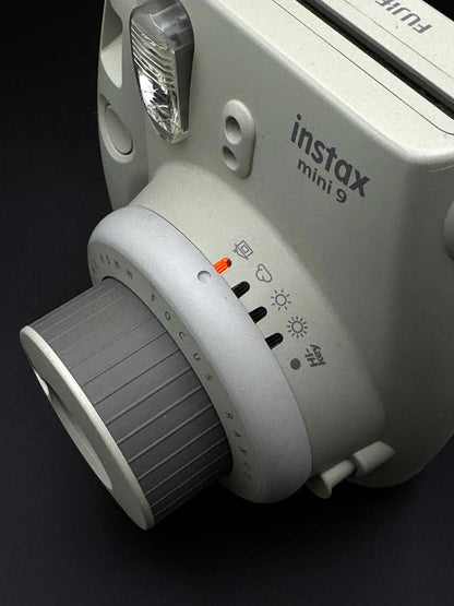 Working Fujifilm Instax Mini 9 Instant Camera - Smoky White + Film & Batteries