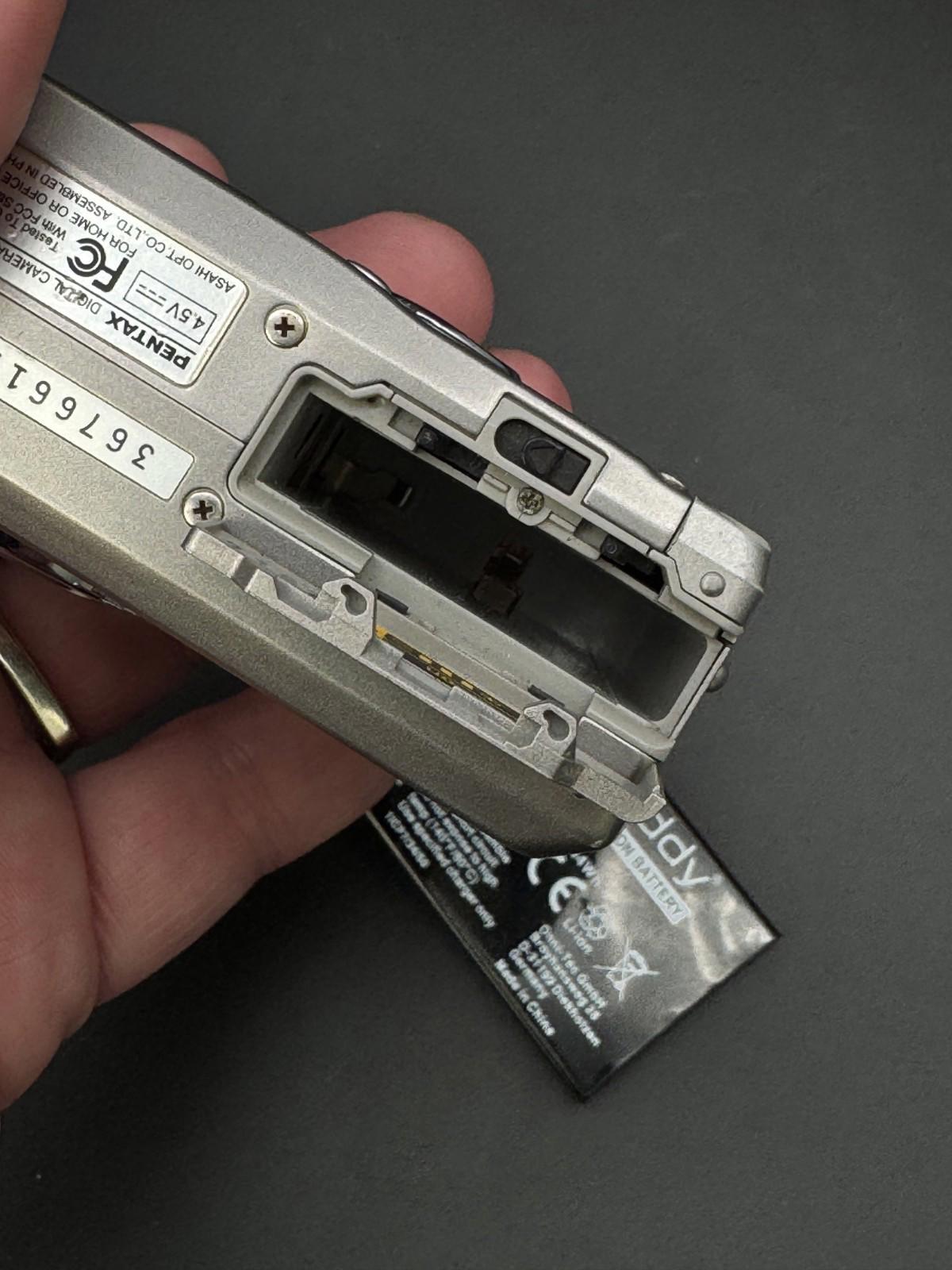 Fully Working Pentax Digital Camera Optio 330 3.2MP + Battery (Read Details)