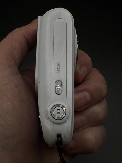 Vivitar Vivicam 7122 Digital Camera 7.1 MP + Batteries Tested and Fully Working