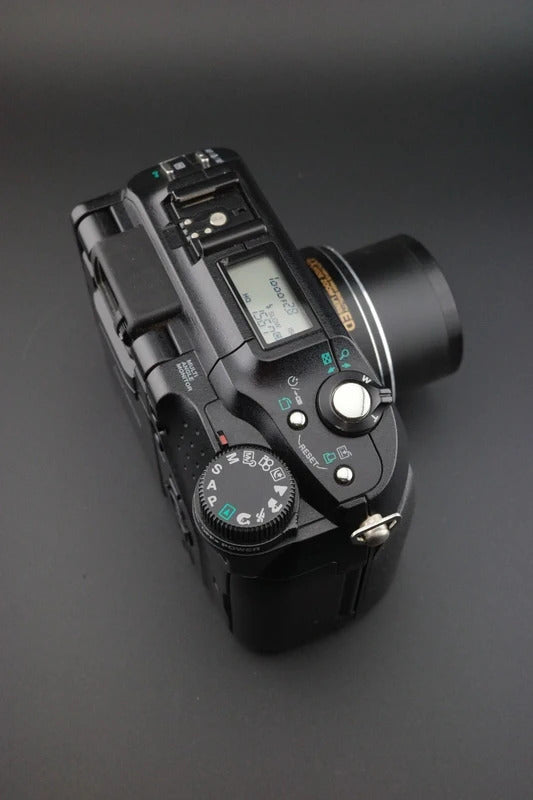 Olympus Camedia C5060 5.1MP Digital Camera + 2GB Lexar Pro CF Card & New Battery