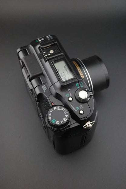 Olympus Camedia C5060 5.1MP Digital Camera + 2GB Lexar Pro CF Card & New Battery