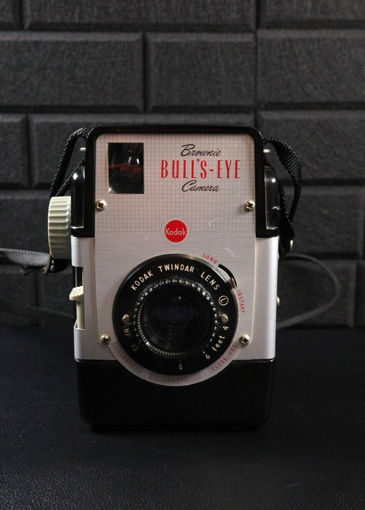 Kodak Brownie Bull's-Eye Vintage 1950's Bakelite 620 Film Box Camera - Working