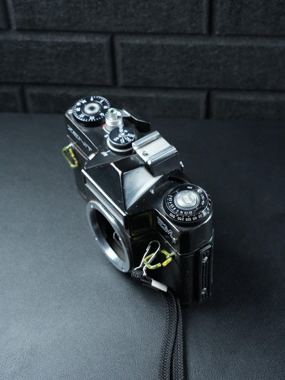 Zenit EM Vintage 35mm SLR Film Camera Body Only - Faulty Light Meter (Z550)