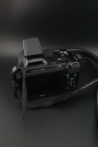 Nikon Coolpix L340 20.2MP 28x Zoom Camera + Card & Bag - Working - Screen Fault
