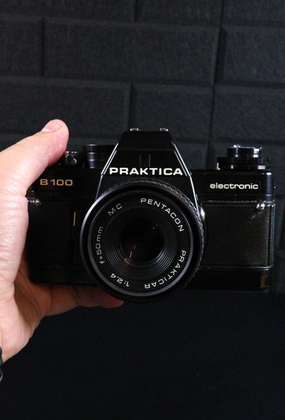 Praktica B200 Electronic 35mm Film Camera + Pentacon 50mm f2.4 Lens - Working