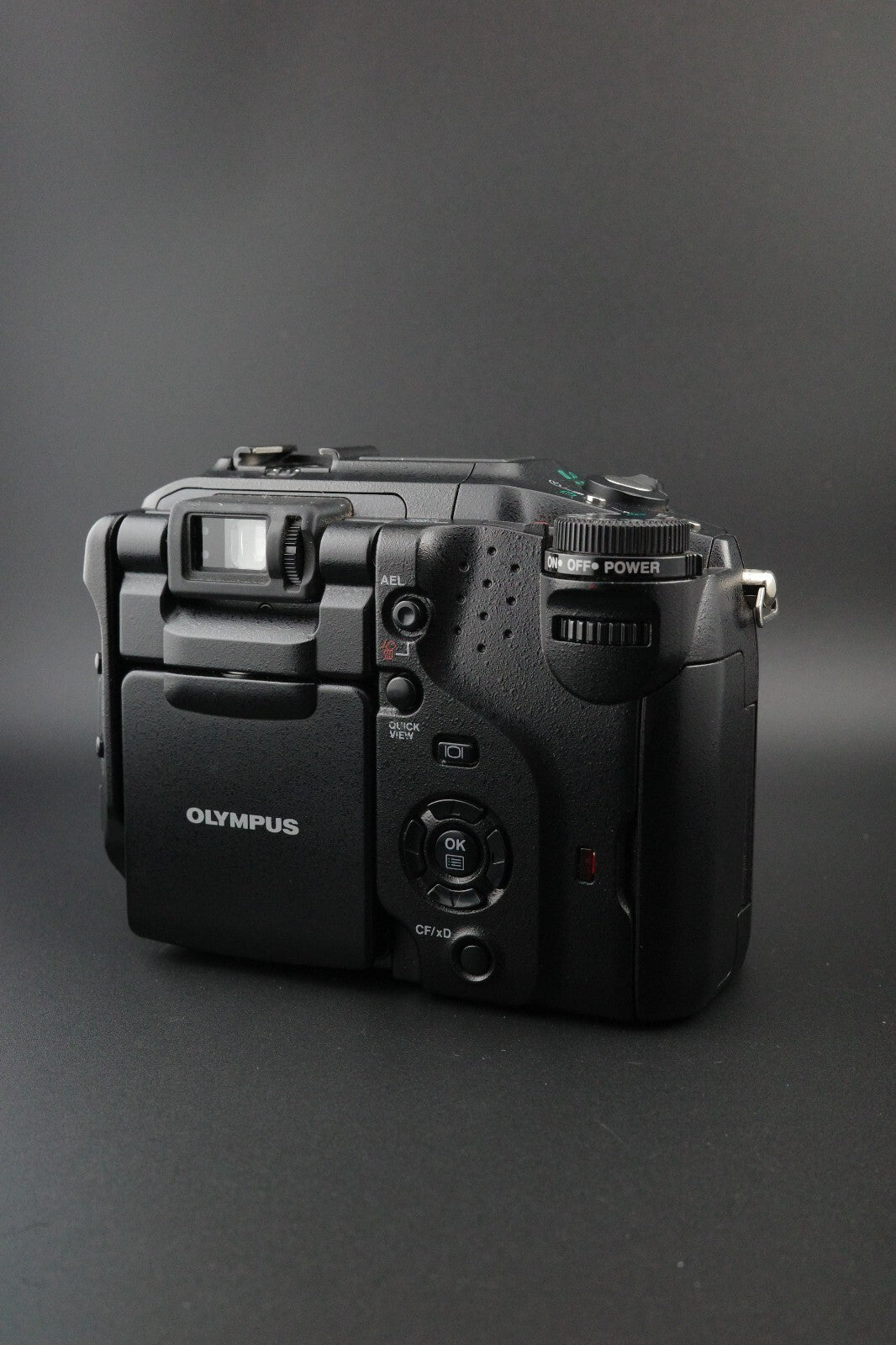 Olympus C-5060 Wide Zoom 5.1MP Camera + 512MB CF Card, New Battery and Bag