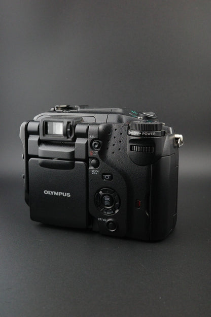 Olympus C-5060 Wide Zoom 5.1MP Camera + 512MB CF Card, New Battery and Bag