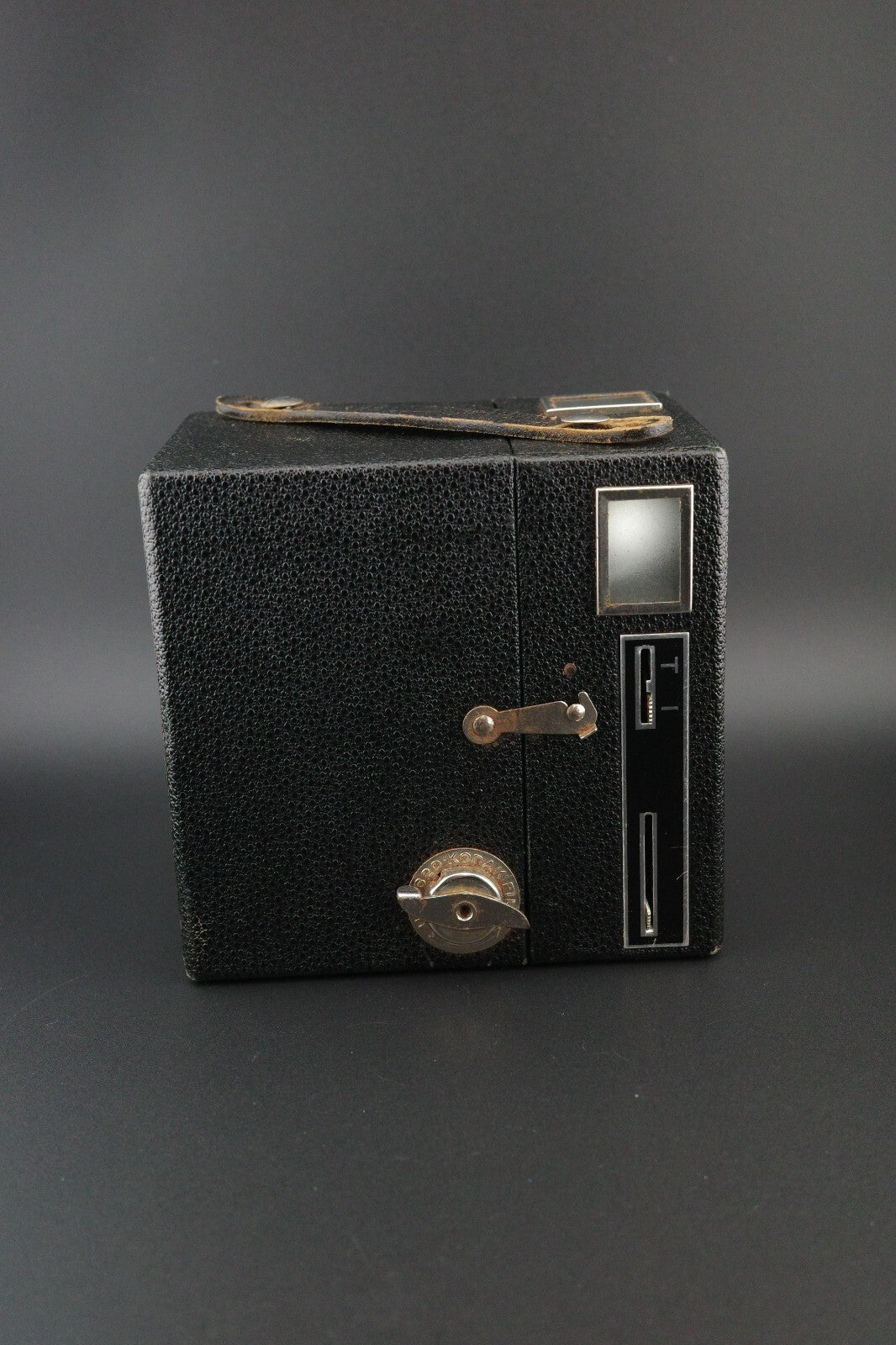 Kodak Six-20 Popular Brownie Vintage 1940's 620 Film Box Camera Tested Working