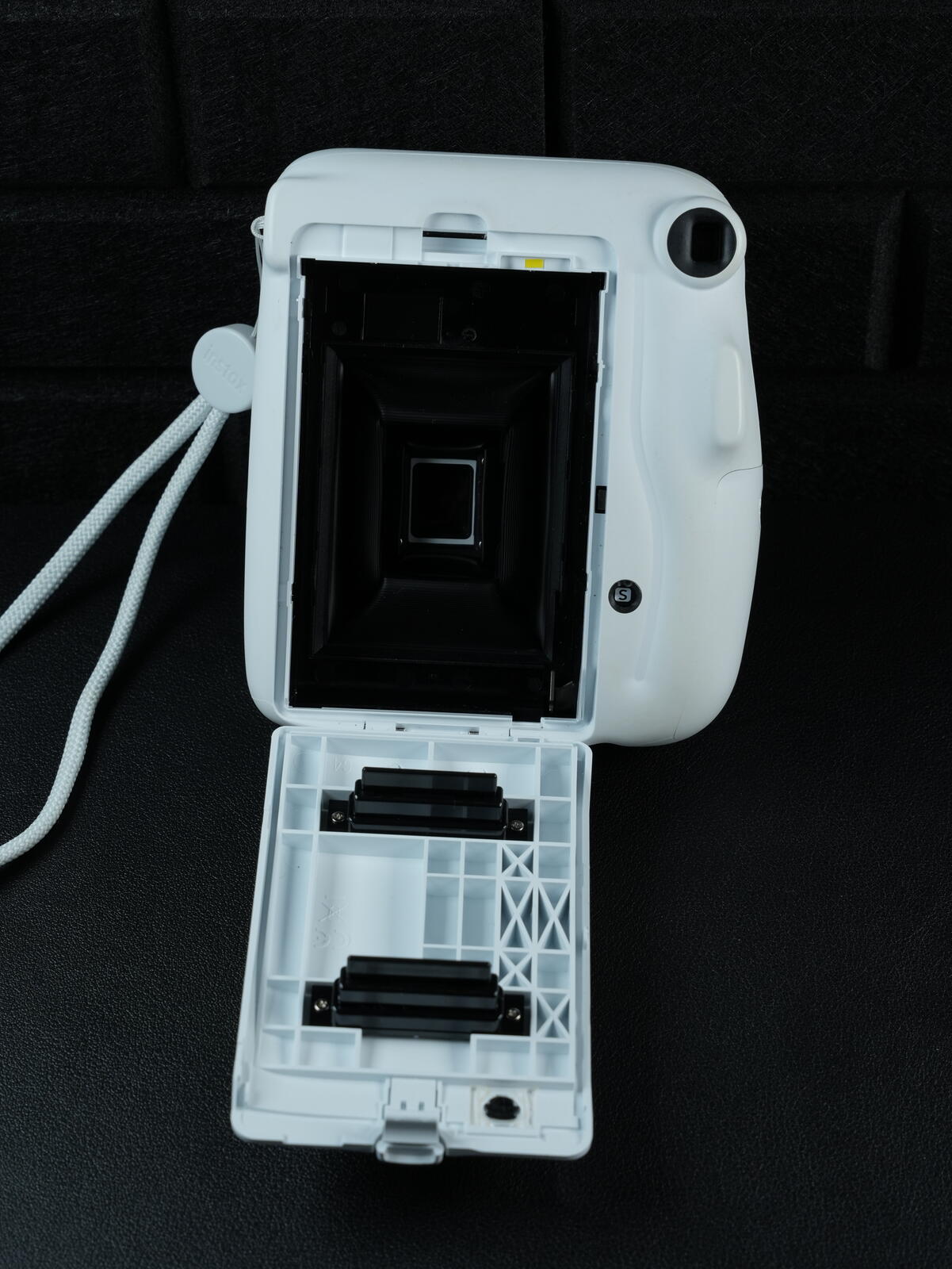 Boxed Fujifilm Instax Mini 11 White Instant Camera - Works Perfectly (424)