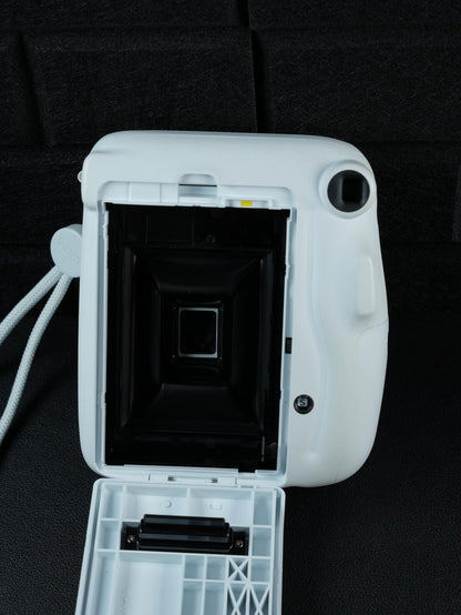 Boxed Fujifilm Instax Mini 11 White Instant Camera - Works Perfectly (424)