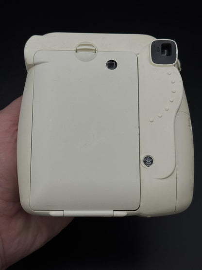 Fujifilm Instax Mini 8 White Instant Camera - Film Tested & Fully Working (323)