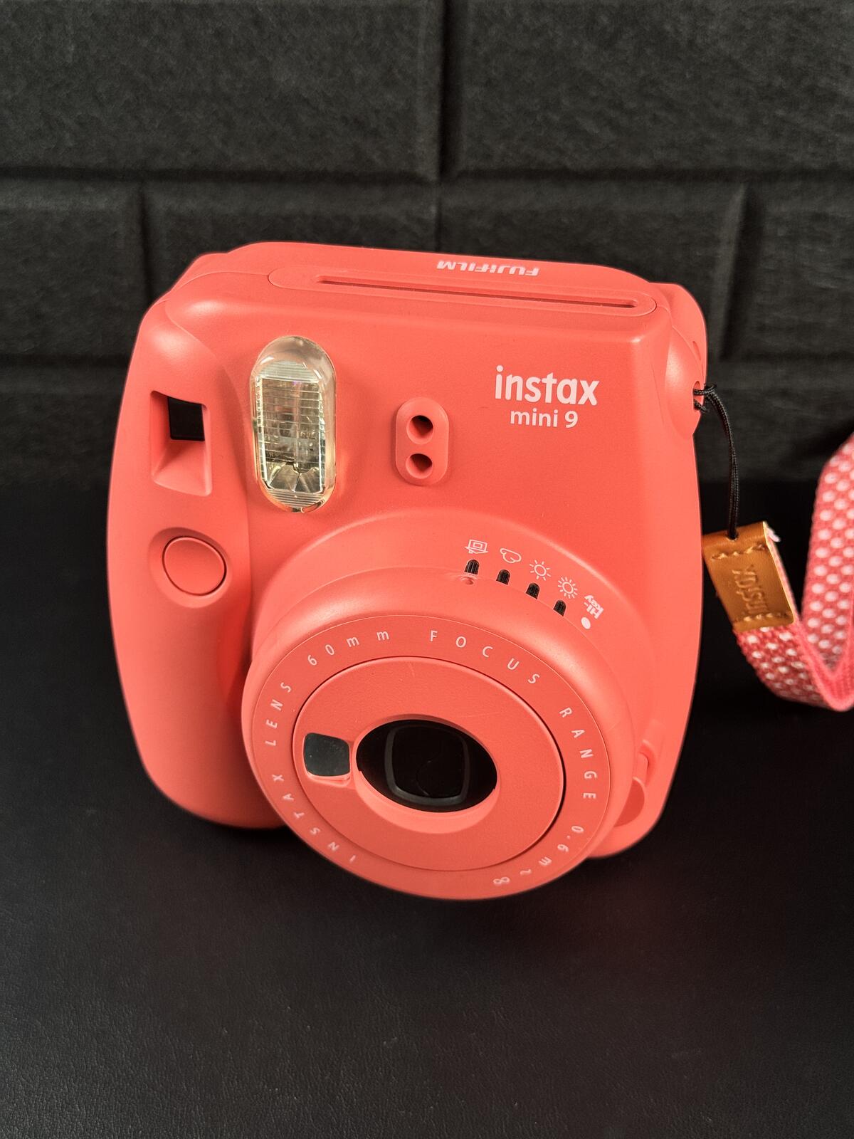 Fujifilm Instax Mini 9 Poppy Red Instant Polaroid Camera - Boxed & Working