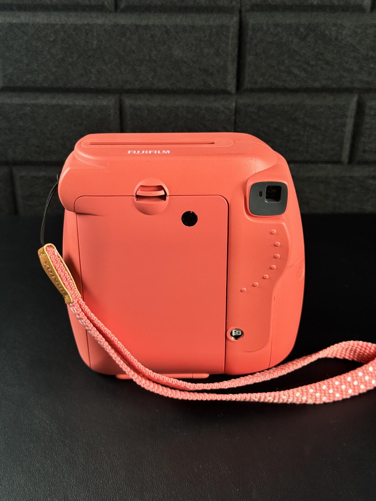 Fujifilm Instax Mini 9 Poppy Red Instant Polaroid Camera - Boxed & Working