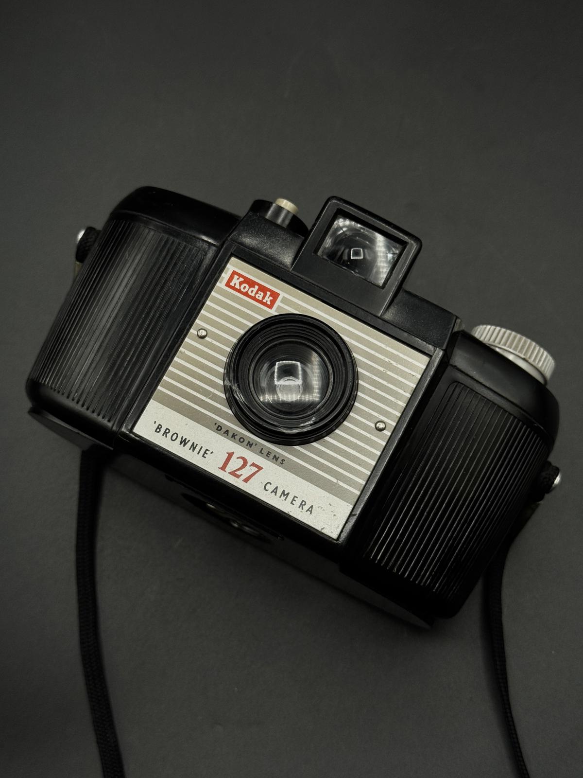Vintage 1950's Kodak Brownie 127 Roll Film Camera - Working (MA1)