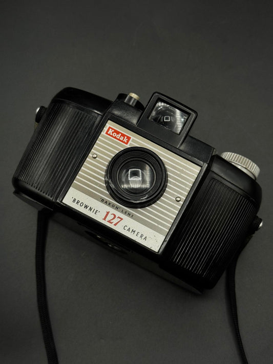 Vintage 1950's Kodak Brownie 127 Roll Film Camera - Working (MA1)