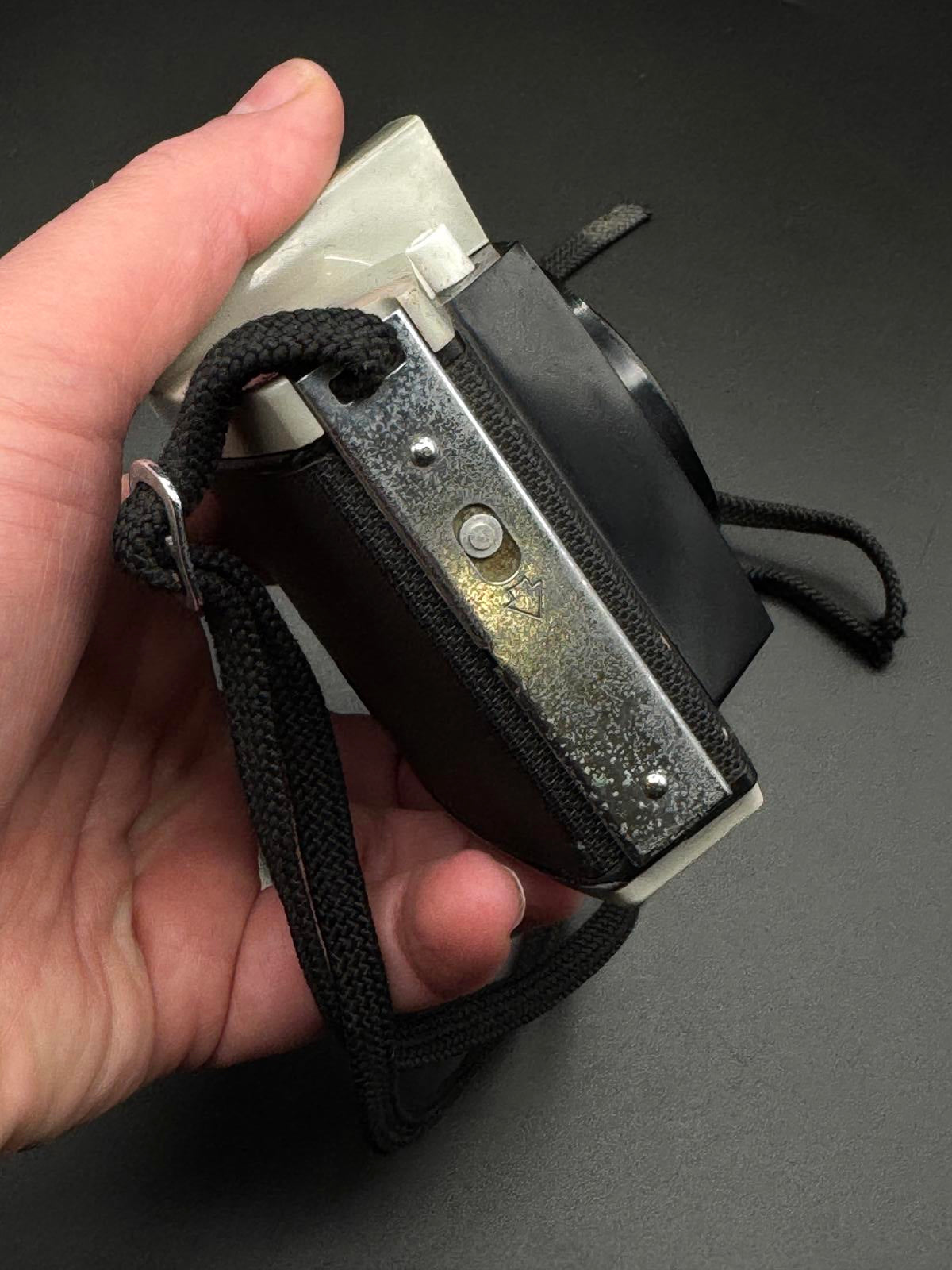 Vintage 1960's Kodak Brownie 44A 127 Film Camera - Read Details (J119)