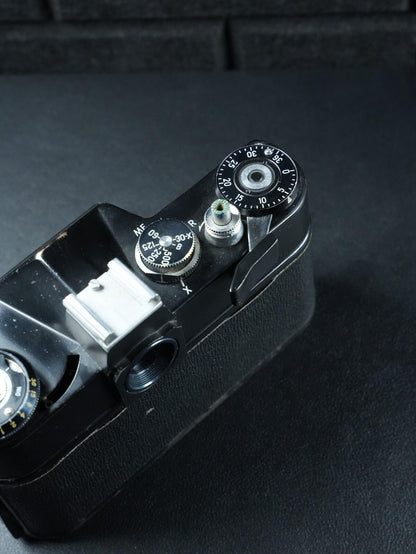 Zenit EM Vintage 35mm SLR Film Camera Body Only - Faulty Light Meter (Z550)