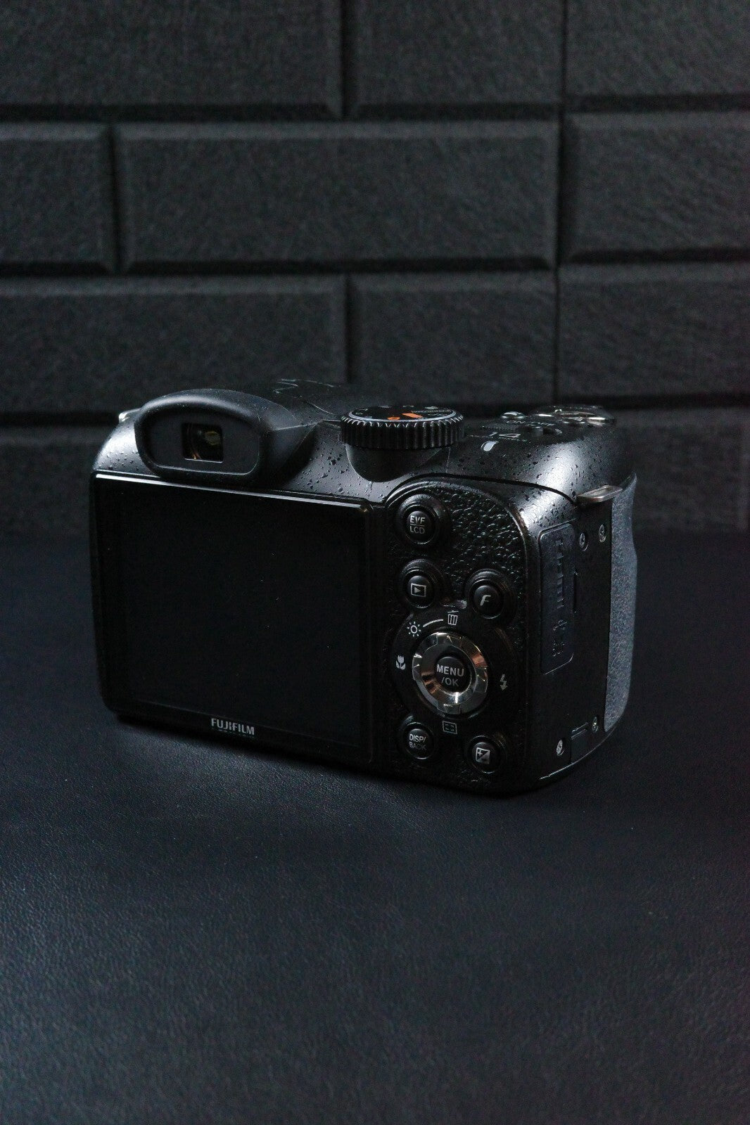 Fujifilm FinePix S2950 14.0MP Digital Camera + Batteries - Tested & Working