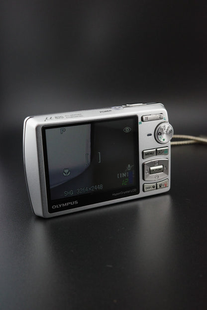 Olympus Mju 820 8MP CCD Digital Camera + New Battery and Case Tested & Working