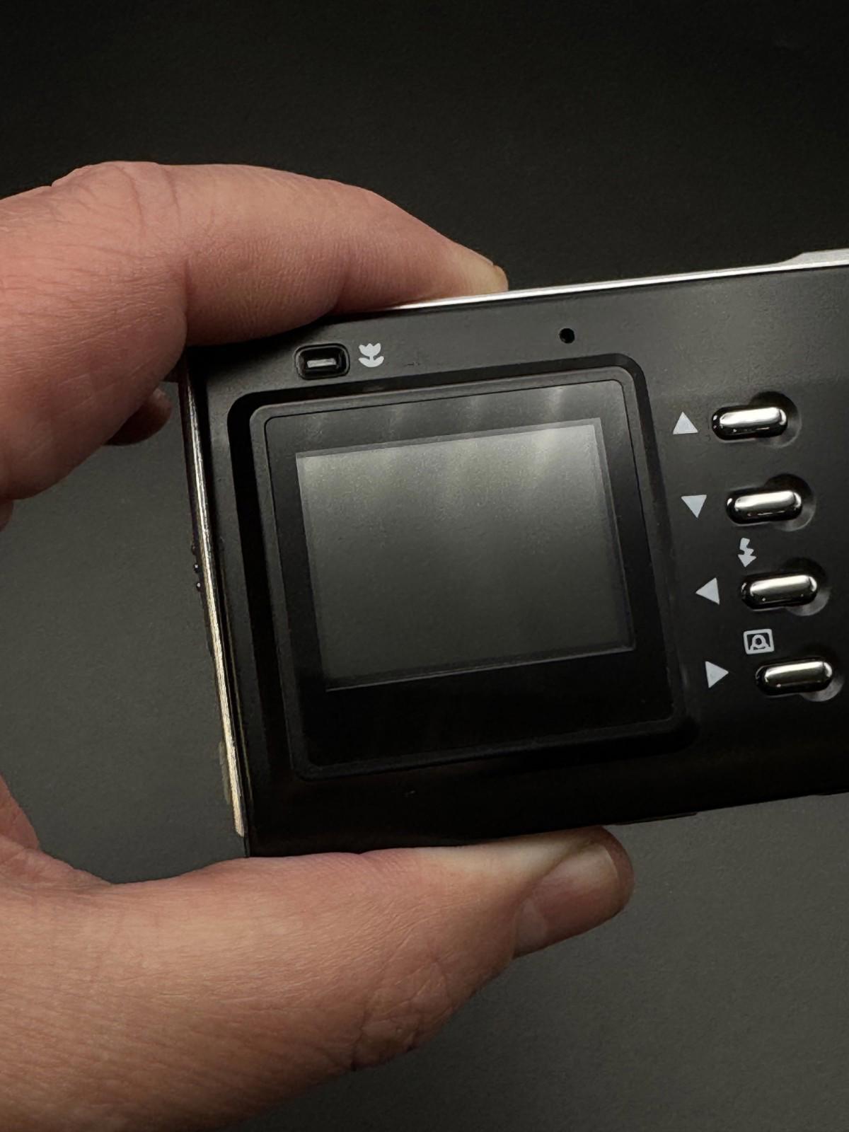 Vivitar Vivicam 3188 3.1MP Compact Digital Camera + Batteries - Boxed & Working