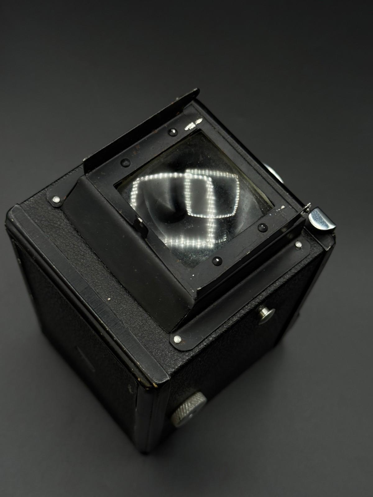 Vintage Medium Forma 6x6 120 Film Box Camera Pixie Flex Gnome - Untested