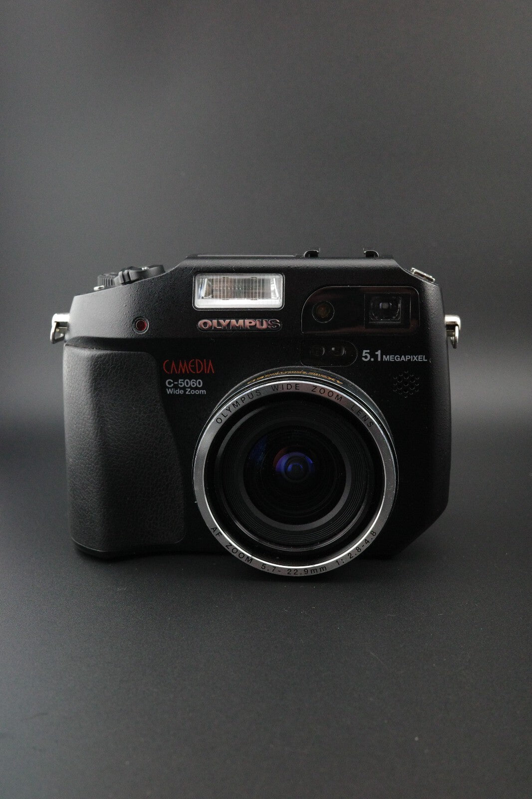 Olympus C-5060 Wide Zoom 5.1MP Camera + 512MB CF Card, New Battery and Bag