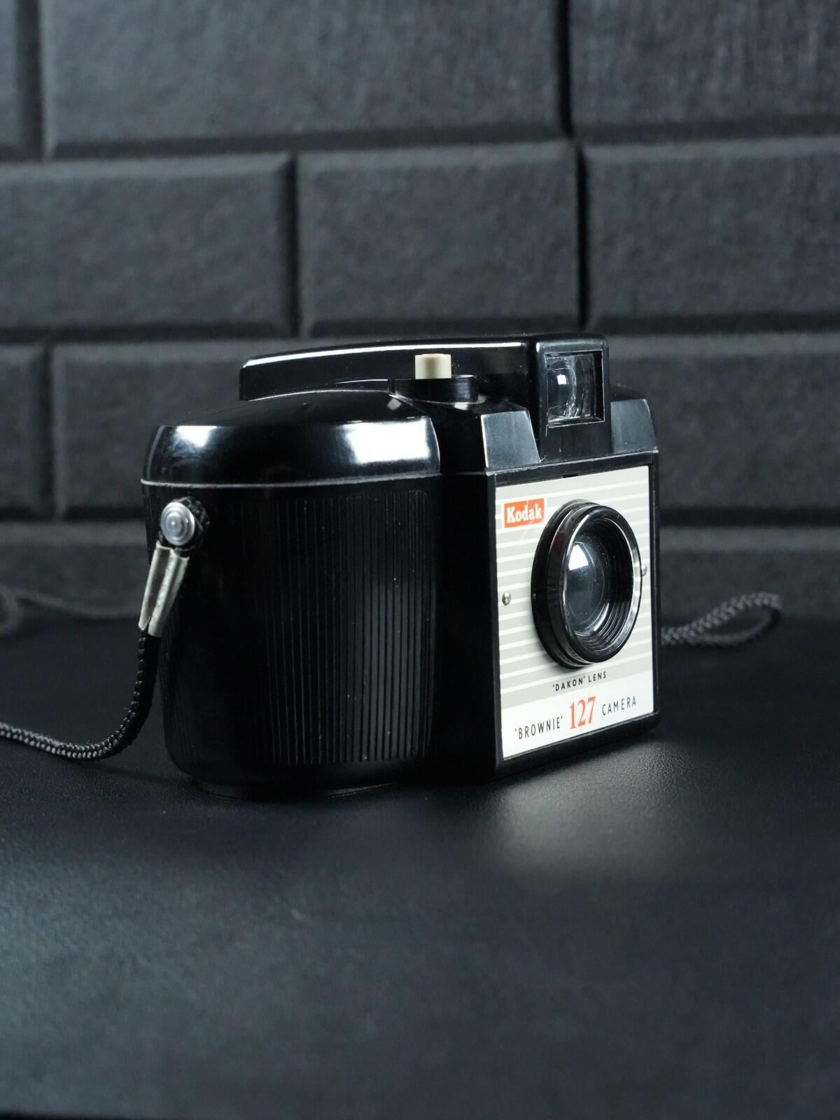 Kodak Brownie 127 Vintage 1950s 127 Film Camera + Case - Tested & Working (Z533)