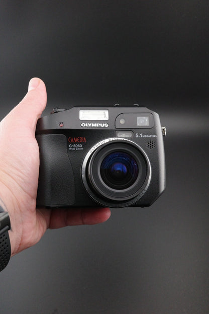 Olympus C-5060 Wide Zoom 5.1MP Camera + 512MB CF Card, New Battery and Bag