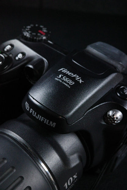 Fujifilm FinePix S5600 5.1MP Digital Bridge Camera + 1GB XD Card Tested Working