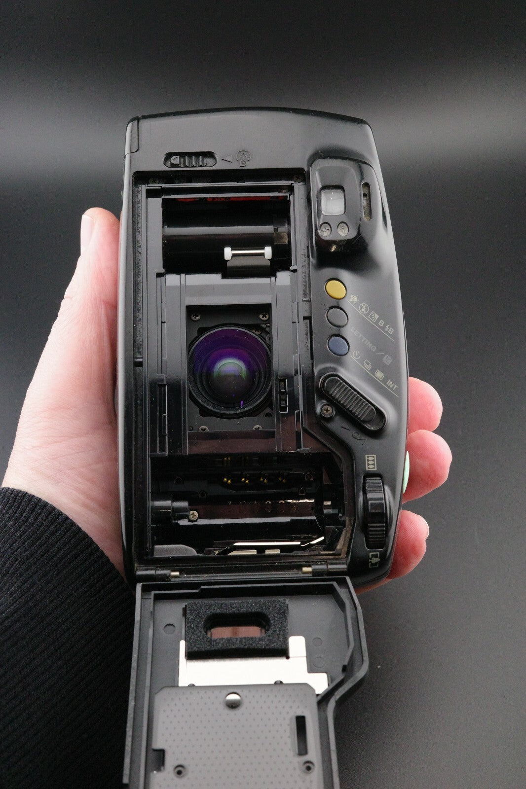 Pentax Zoom 105 Vintage 35mm Film Camera + Batteries - Film Tested & Working