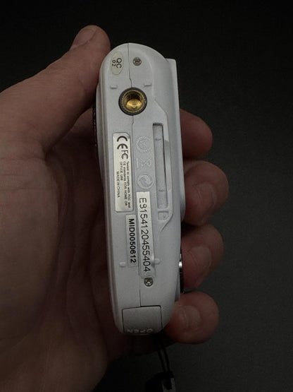 Vivitar Vivicam 7122 Digital Camera 7.1 MP + Batteries Tested and Fully Working